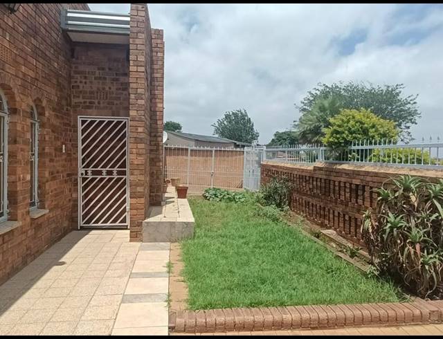 3 BEDROOM HOUSE FOR SALE IN ORLANDO EAST